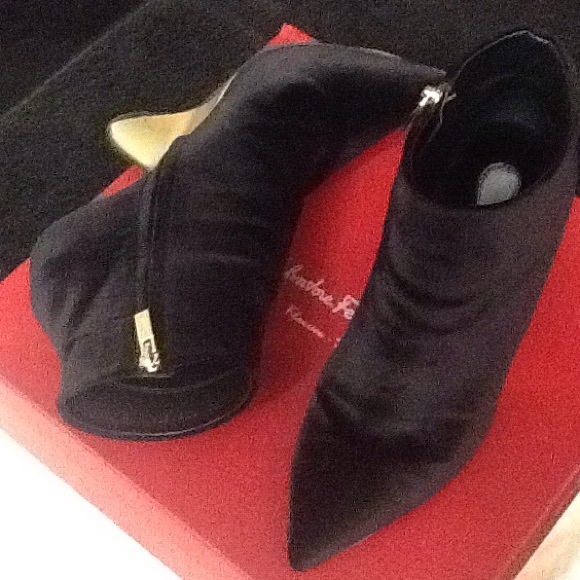 Shoes - Picture 2 of 6